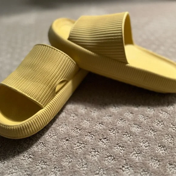 Cloud Sandals - Picture 6 of 6